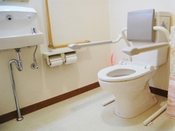車椅子の方も使いやすいトイレ