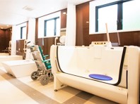 一般浴と重度の方にも対応可能な機械浴