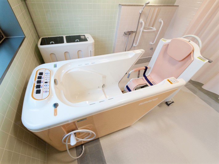 車椅子の方も対応可能な機械浴