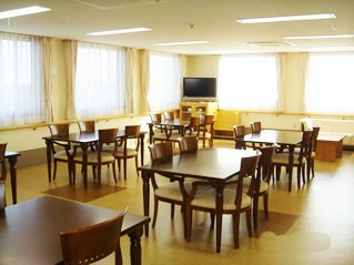 機能訓練や入居者様が交流の場としても使用する食堂