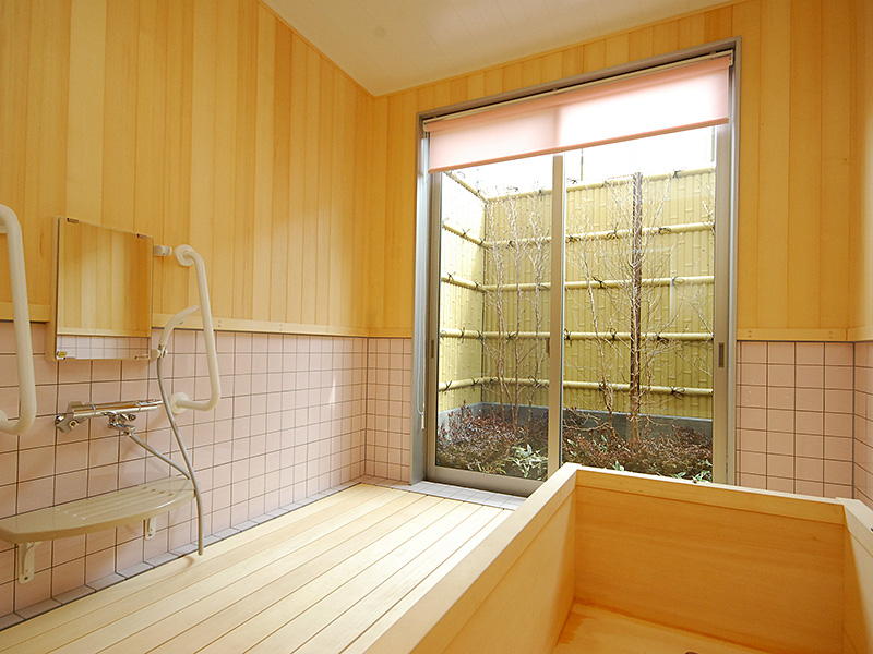 木の香りのする浴室